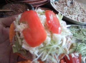 Una foto de Tostadas de pollo