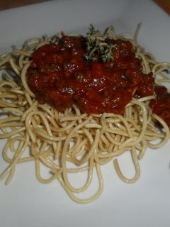 Una foto de Tallarines con salsa de tomates frescos