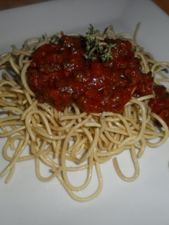 Una foto de Tallarines con salsa de tomates frescos