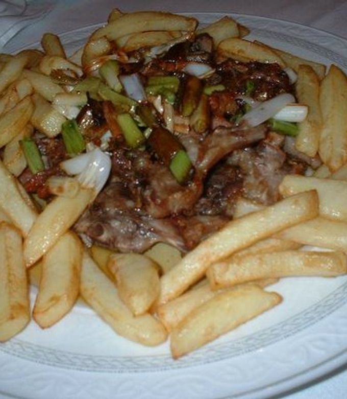 Foto principal de Chuletas de cerdo con ajetes y patatas