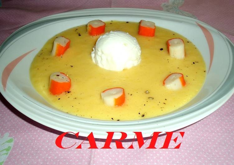 Sopa fría de piña y palitos de mar