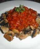 Champiñones salteados con salsa de tomates frescos 