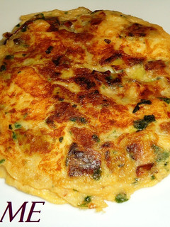 Una foto de Tortilla de queso brie y puerros