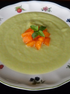 Foto principal de Crema fría de espárragos blancos y aguacate