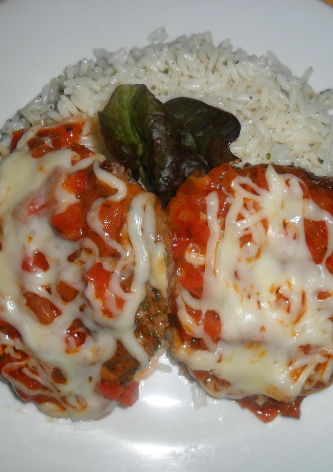 Una foto de Hamburguesas a la napolitana con arroz blanco