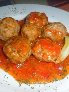 Una foto de Albóndigas en salsa de tomate casera