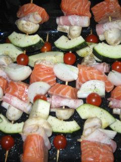 Una foto de Brochetas de salmón
