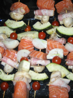 Una foto de Brochetas de salmón