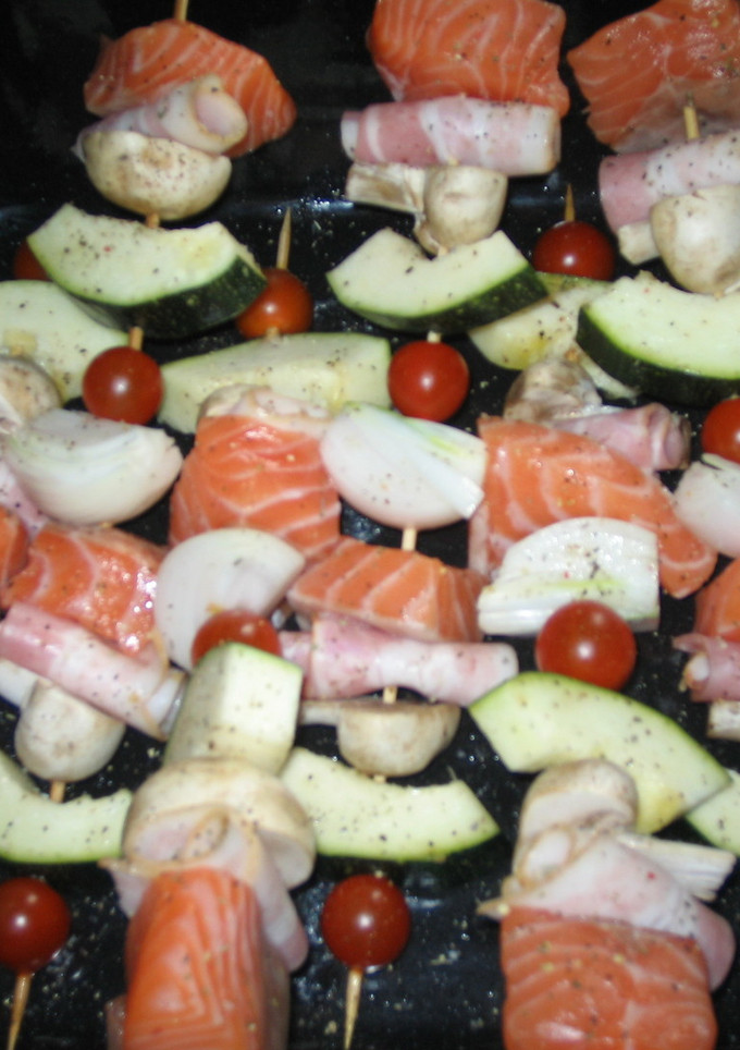 Una foto de Brochetas de salmón