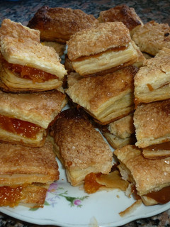 Una foto de Cuadraditos azucarados rellenos de dulce de leche y zapallo