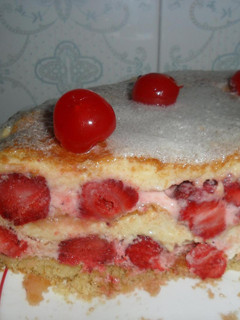 Una foto de Gateau de fresas con sabayón al moscato