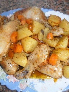 Una foto de Pollo a la cazuela aromático