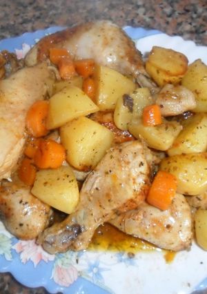 Una foto de Pollo a la cazuela aromático