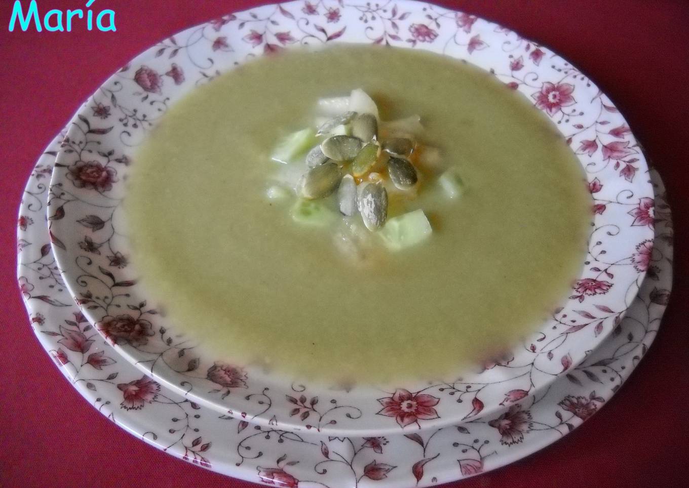 Sopa fría de lechuga y pepinos<br />