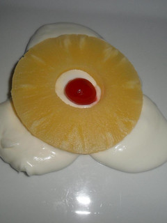 Una foto de Ananá con crema chantilly