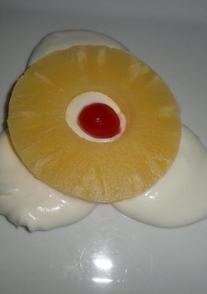 Una foto de Ananá con crema chantilly