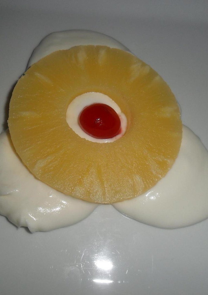 Una foto de Ananá con crema chantilly