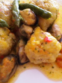 Una foto de Albóndigas de bacalao amariscadas en salsa