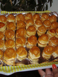 Una foto de Profiteroles de crema caramilizado