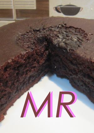 Una foto de Bizcocho húmedo de chocolate sin huevo