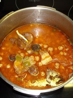 Una foto de Potaje de garbanzos en olla a presion