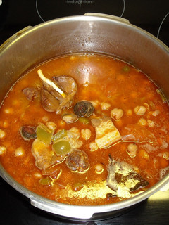 Una foto de Potaje de garbanzos en olla a presion