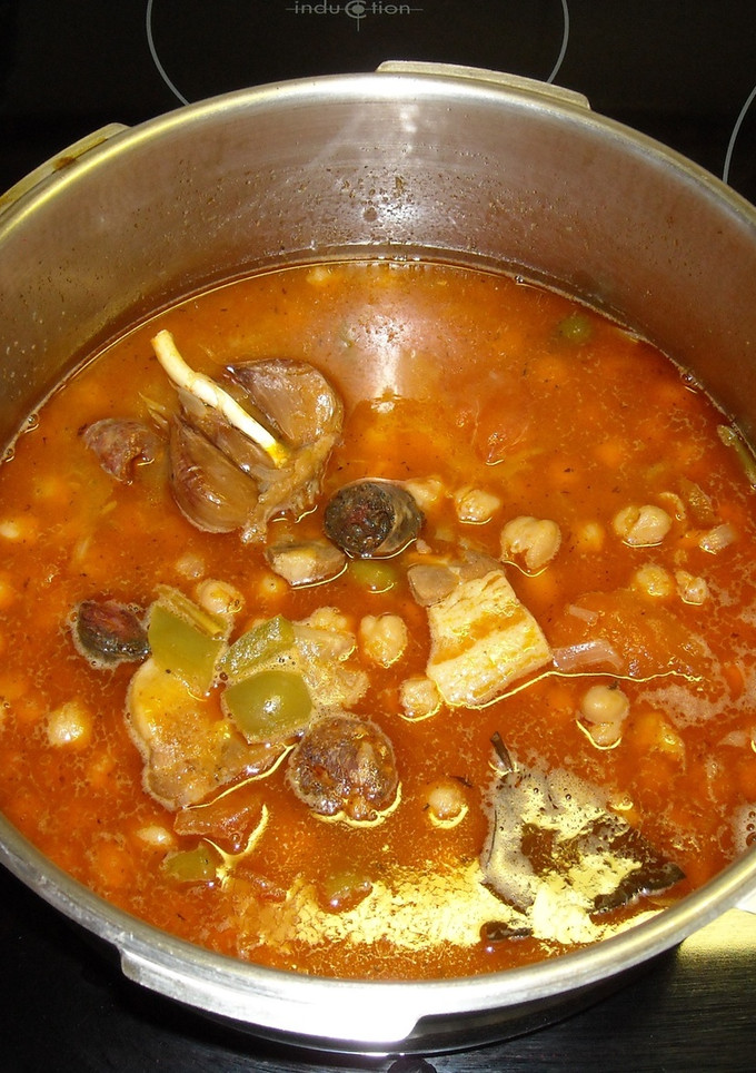 Una foto de Potaje de garbanzos en olla a presion