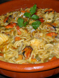 Una foto de Cazuela de rape con fideos