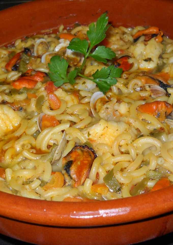 Una foto de Cazuela de rape con fideos