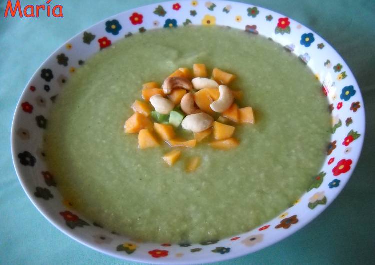 Crema fría de pepinos y lechuga
