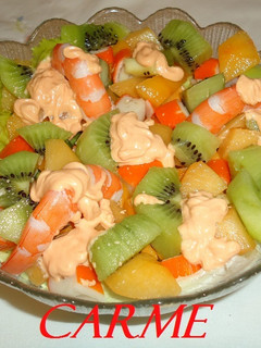 Una foto de Ensalada de aguacate y frutas
