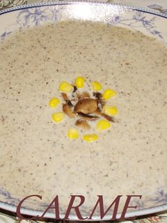 Una foto de Crema de puerros y champiñones