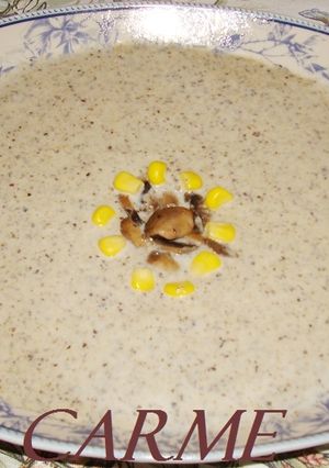 Una foto de Crema de puerros y champiñones