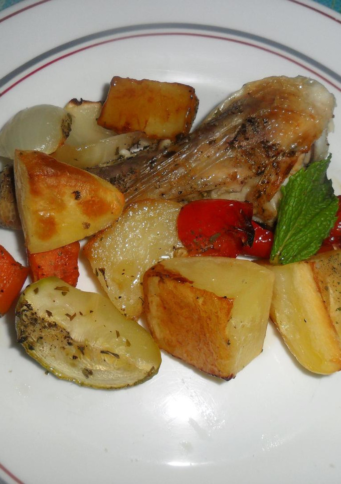Una foto de Pollo asado con guarnición de verduras al vinagre de jerez
