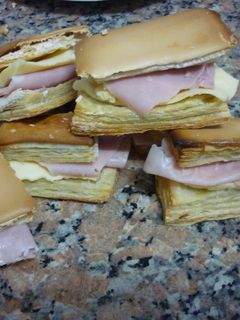 Una foto de Fosforitos caseros gringa