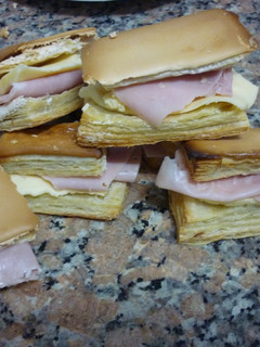 Una foto de Fosforitos caseros gringa