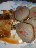 Redondo de ternera en salsa relleno de jamón, espárragos blancos y morrones