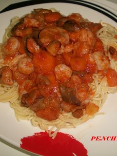 Una foto de Salsa de setas y gambas