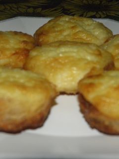 Una foto de Canapé Dorado
