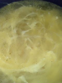 Una foto de Sopa de cebolla y huevo