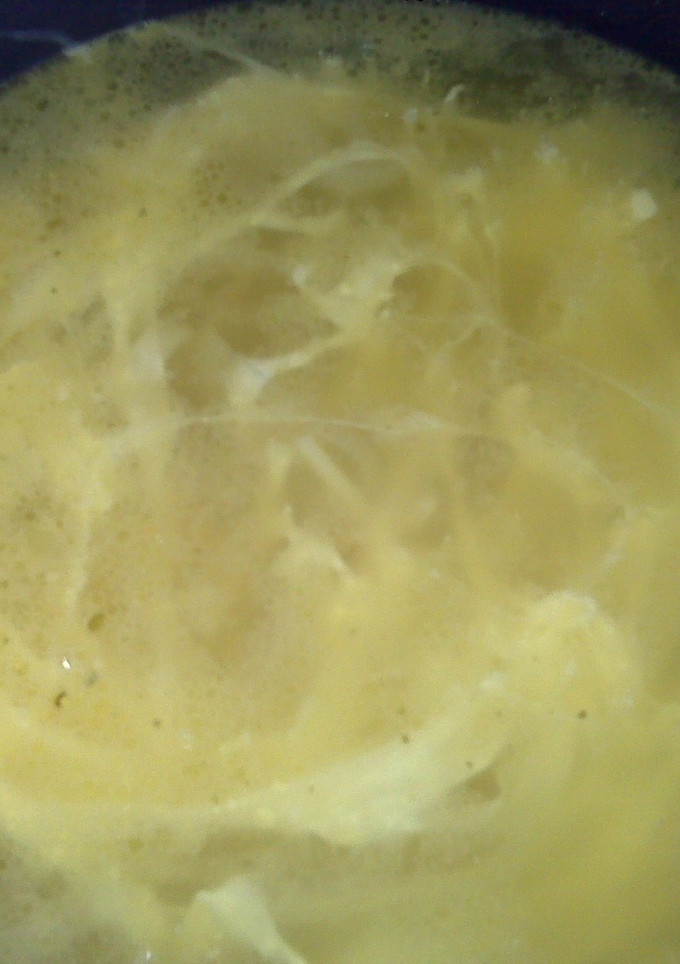 Una foto de Sopa de cebolla y huevo