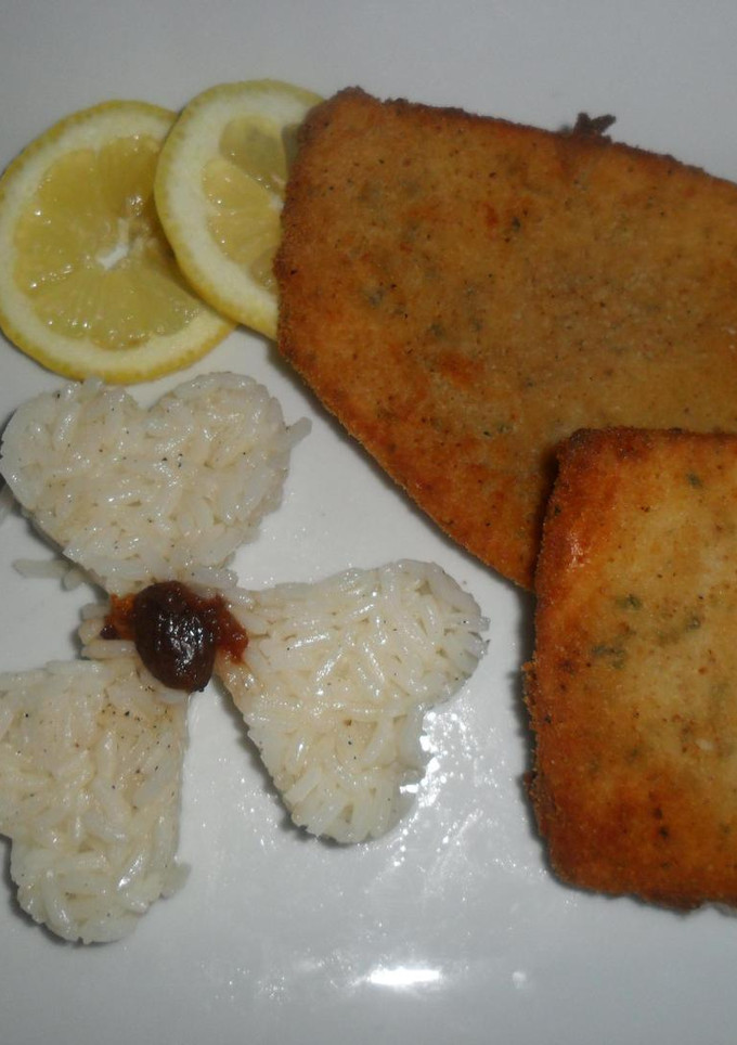 Una foto de Milanesas de mondongo al ajo y perejil con arroz blanco