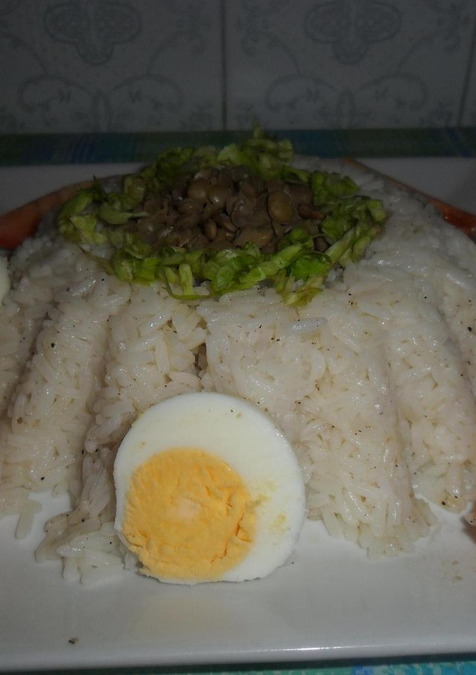 Una foto de Volcán de arroz y lentejas con vinagreta de mostaza Antigua