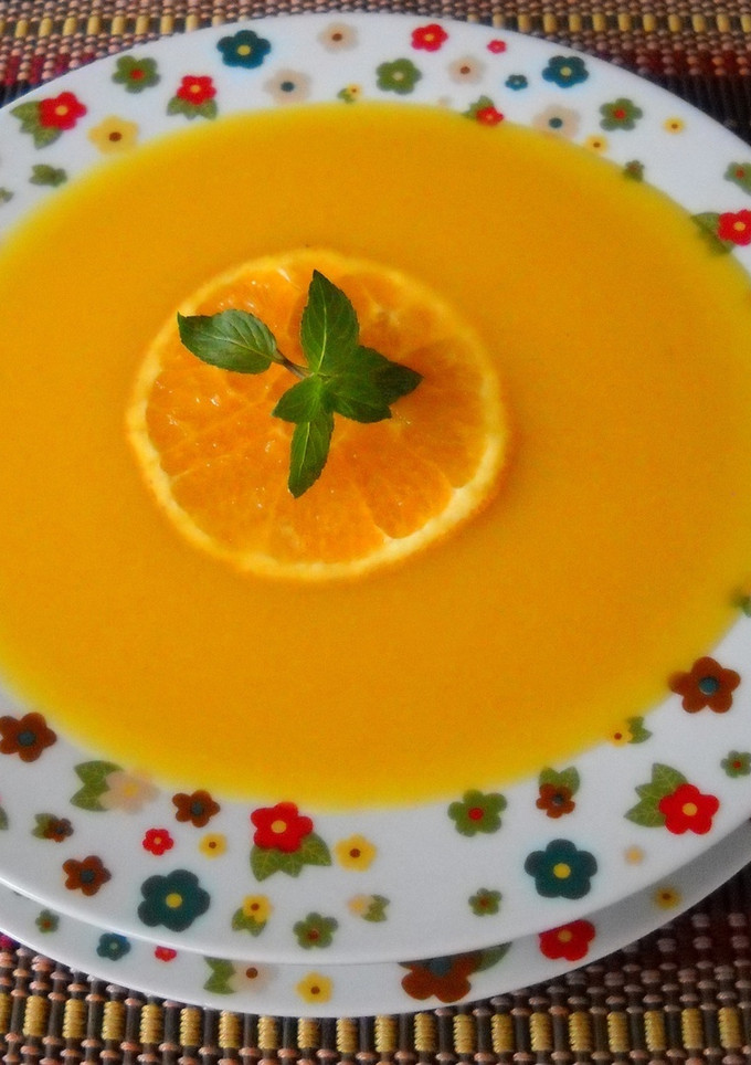 Una foto de Sopa fría de zanahoria y naranja