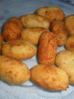 Una foto de Croquetas de merluza y verduras al vapor