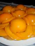 Tarta hojaldrada de duraznos con almíbar