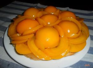 Foto principal de Tarta hojaldrada de duraznos con almíbar