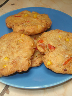 Una foto de Tortitas de masa con atún y especias
