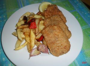 Foto principal de Marineras de peceto a la pimienta y orégano con papas fritas