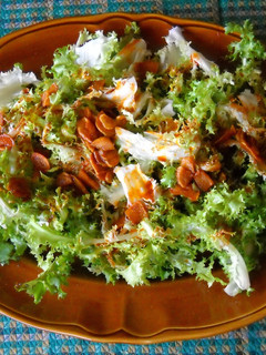 Una foto de Ensalada de escarola con ajo y pimentón